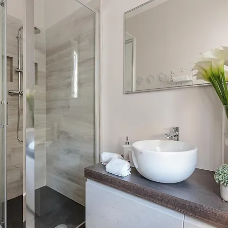 Luxury In With Garden Lucca
