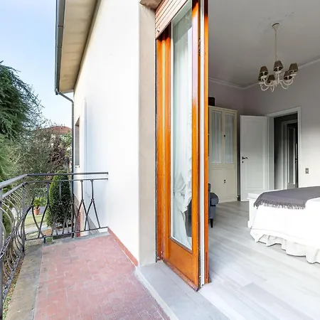 Luxury In With Garden Villa