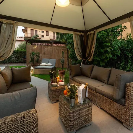Luxury In With Garden
